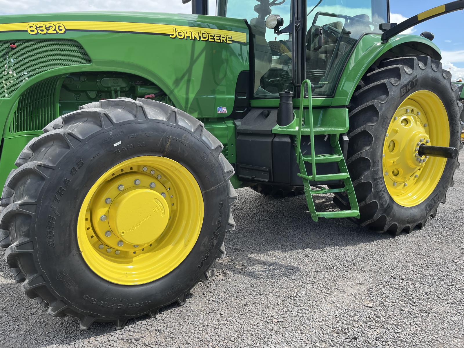 ./imagenes/INVOICE/2019/17361/TRACTOR JOHN DEERE 8320 (8).JPG